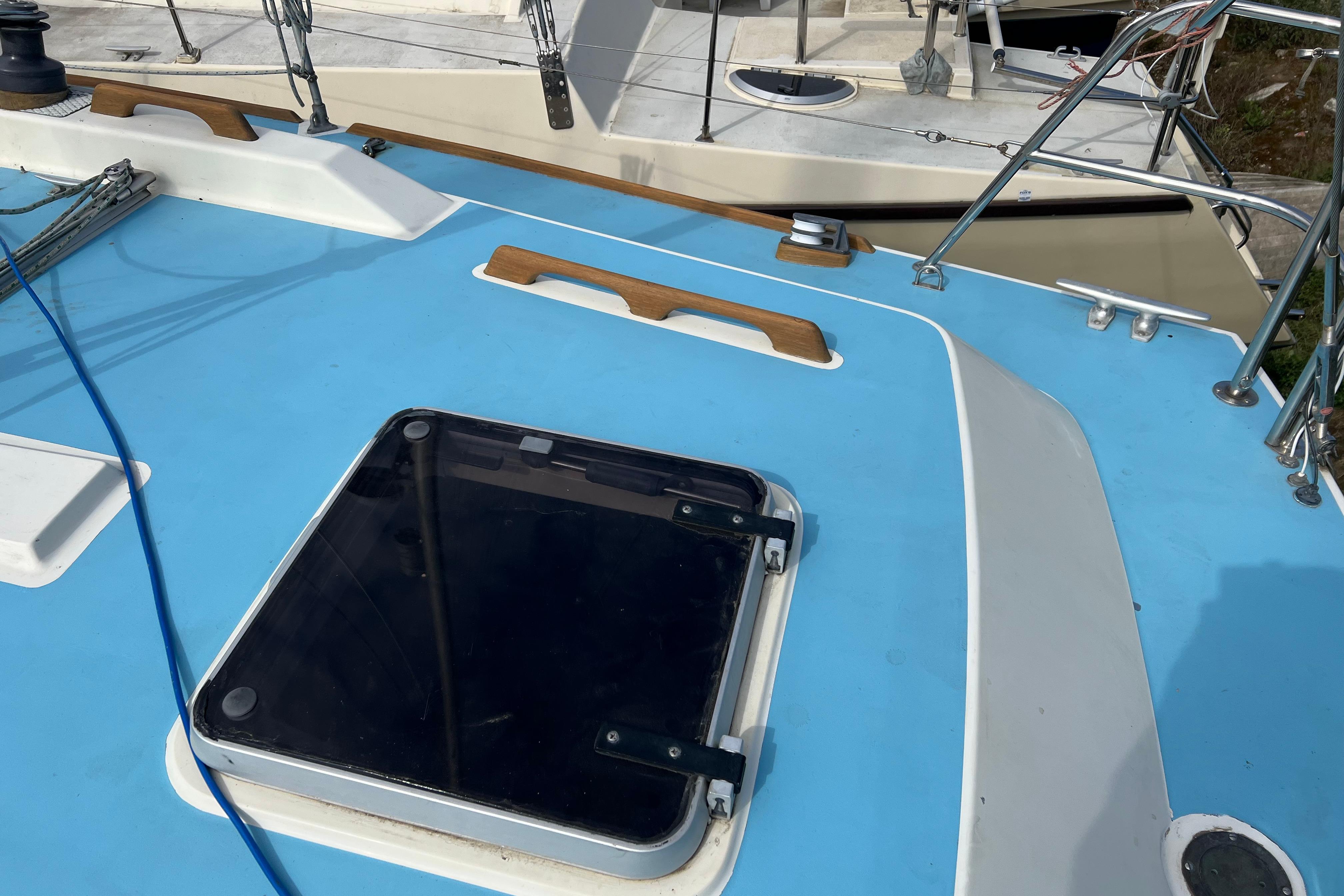 1983 Westerly Sealord 39 yacht deck with blue surface and hatch.