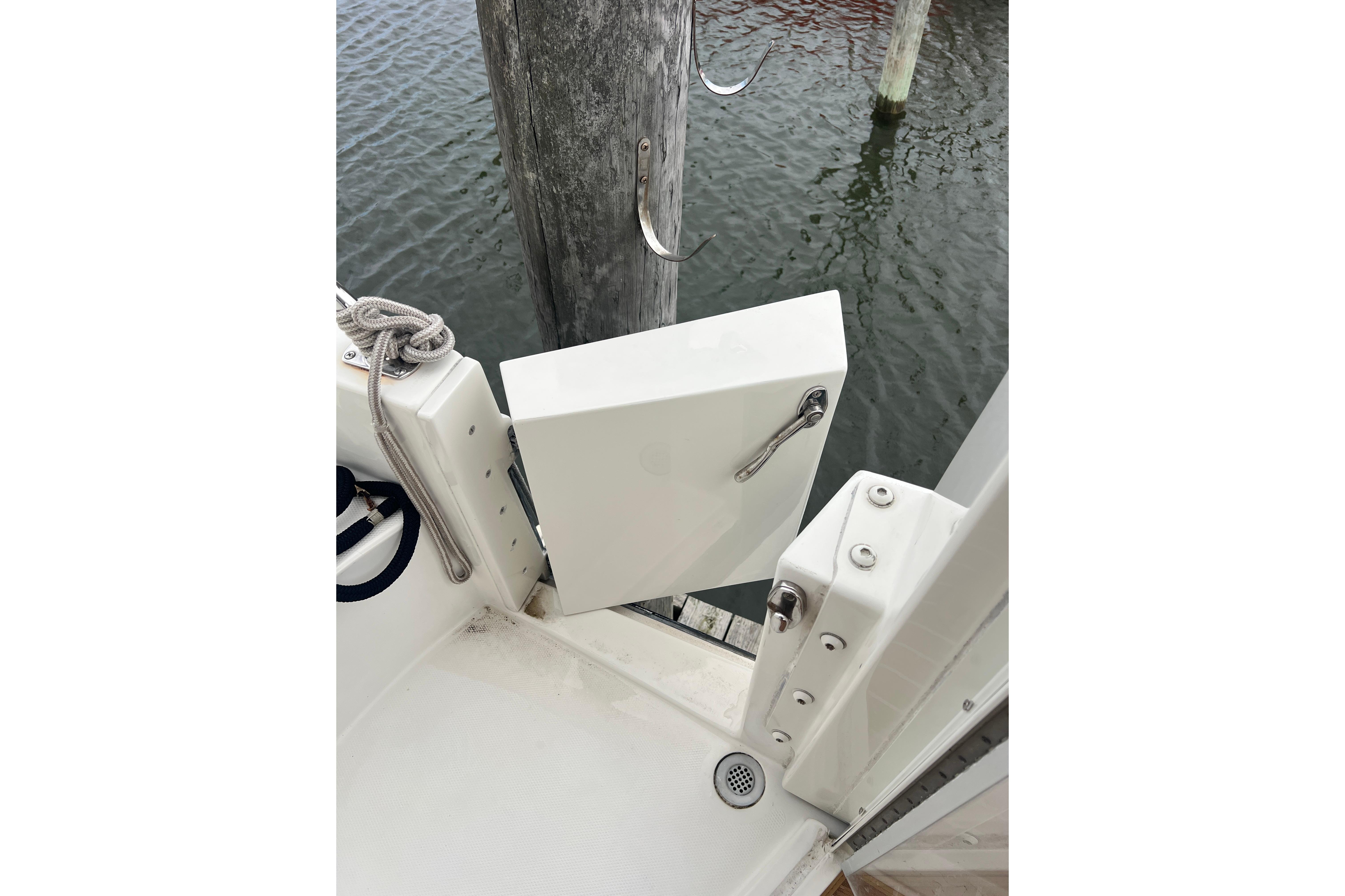 Carver 43 Motor Yacht 2006, open hatch, dockside view, white deck, nautical setting.
