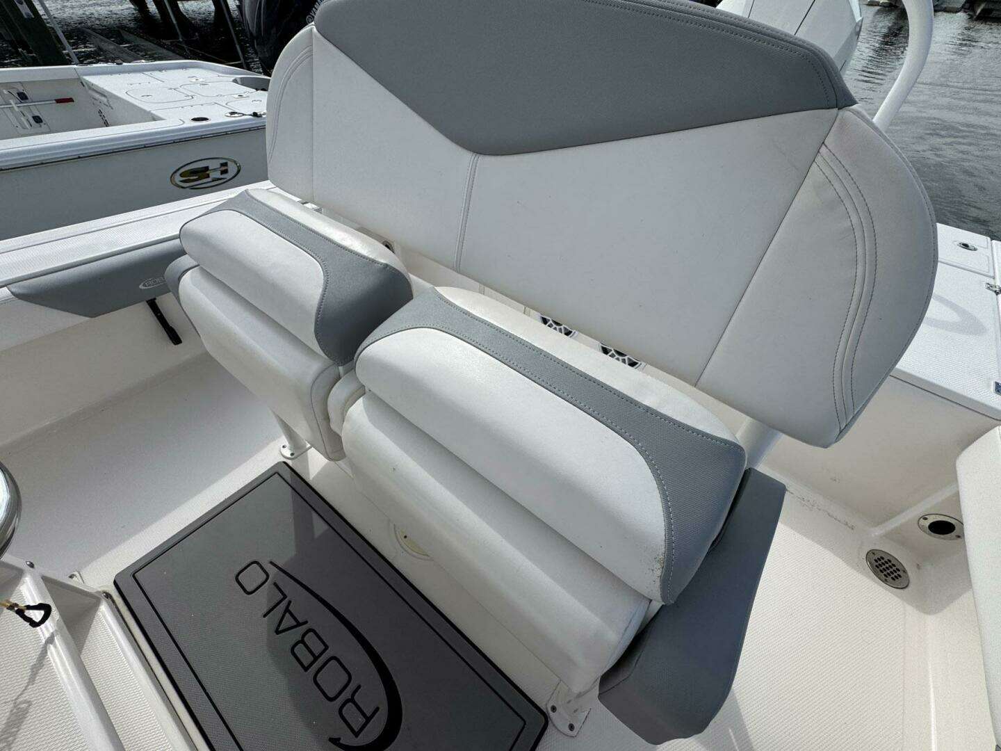 2021 Robalo 246 Cayman - Image 36