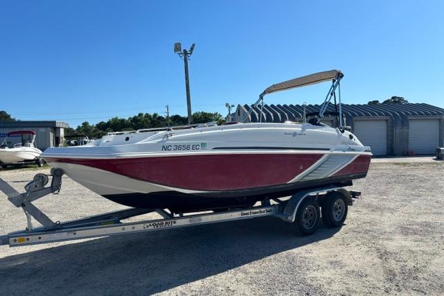 2016 Hurricane SunDeck Sport 188 OB