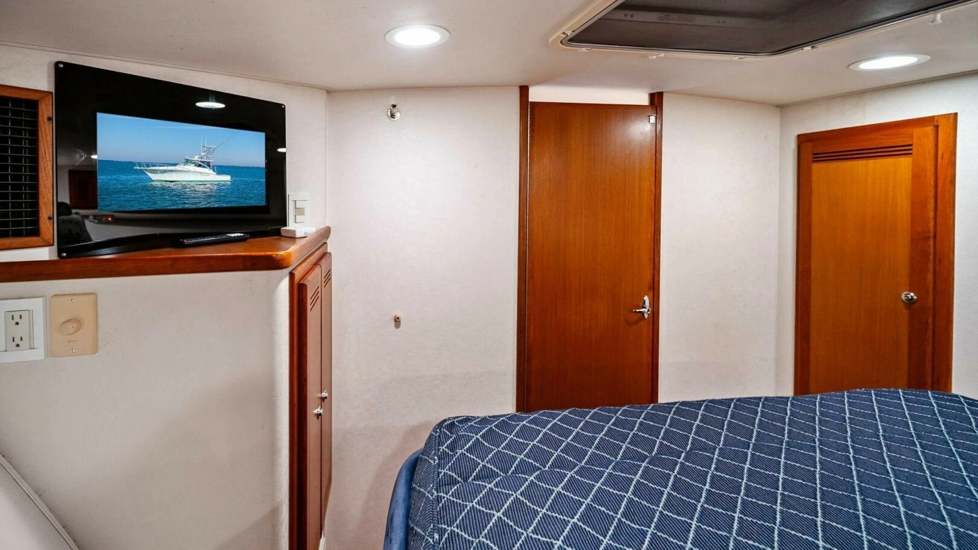 2005 Cabo 40 Express - Image 46