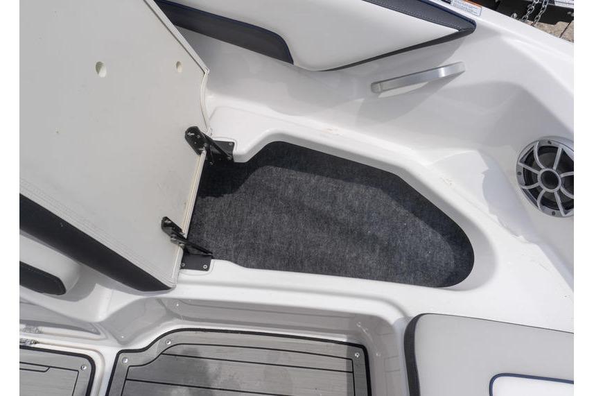 2021 Yamaha Boats 195S interior detail with speaker and storage compartment.