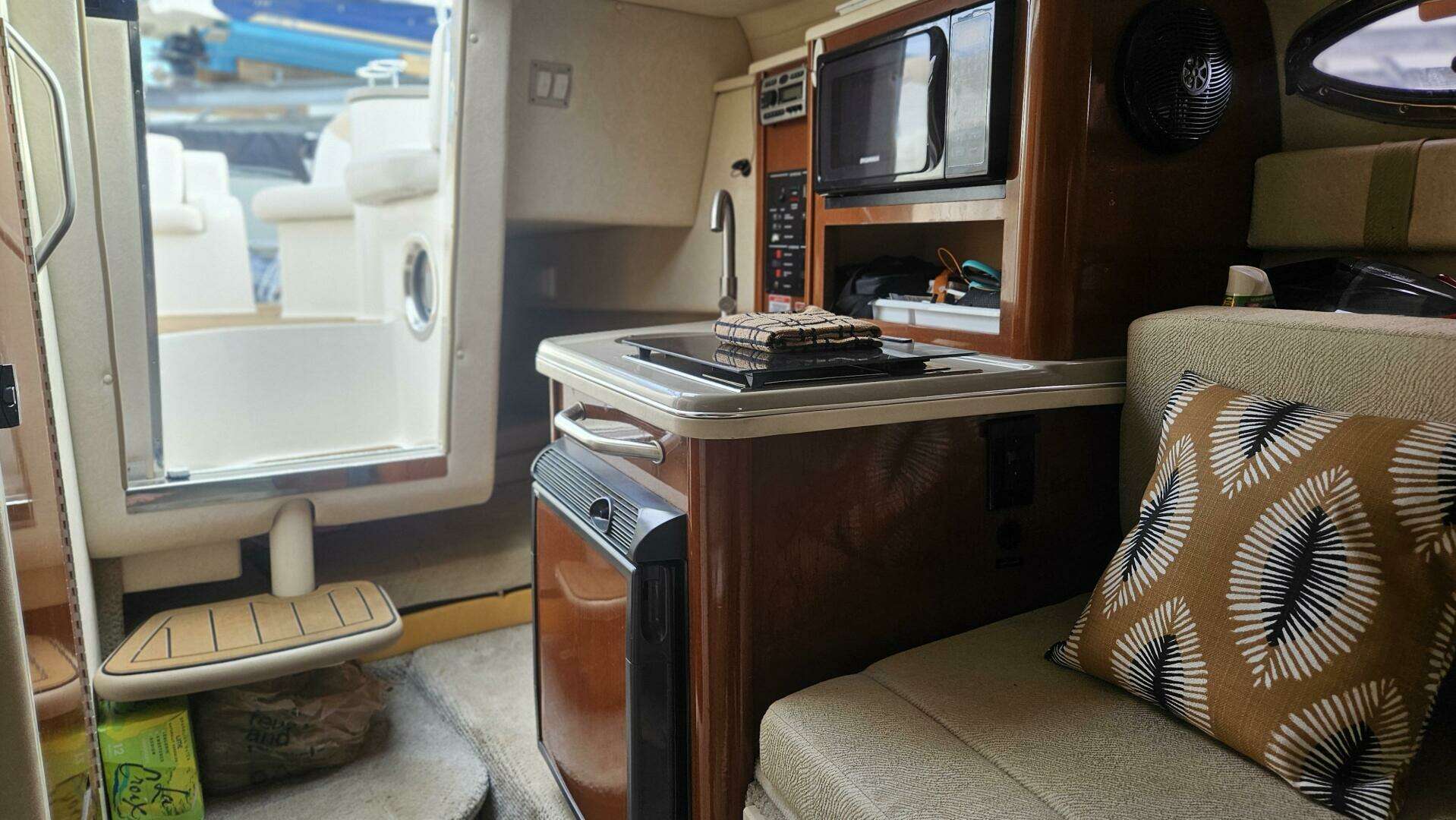 2008 Sea Ray 240 Sundancer - Image 20
