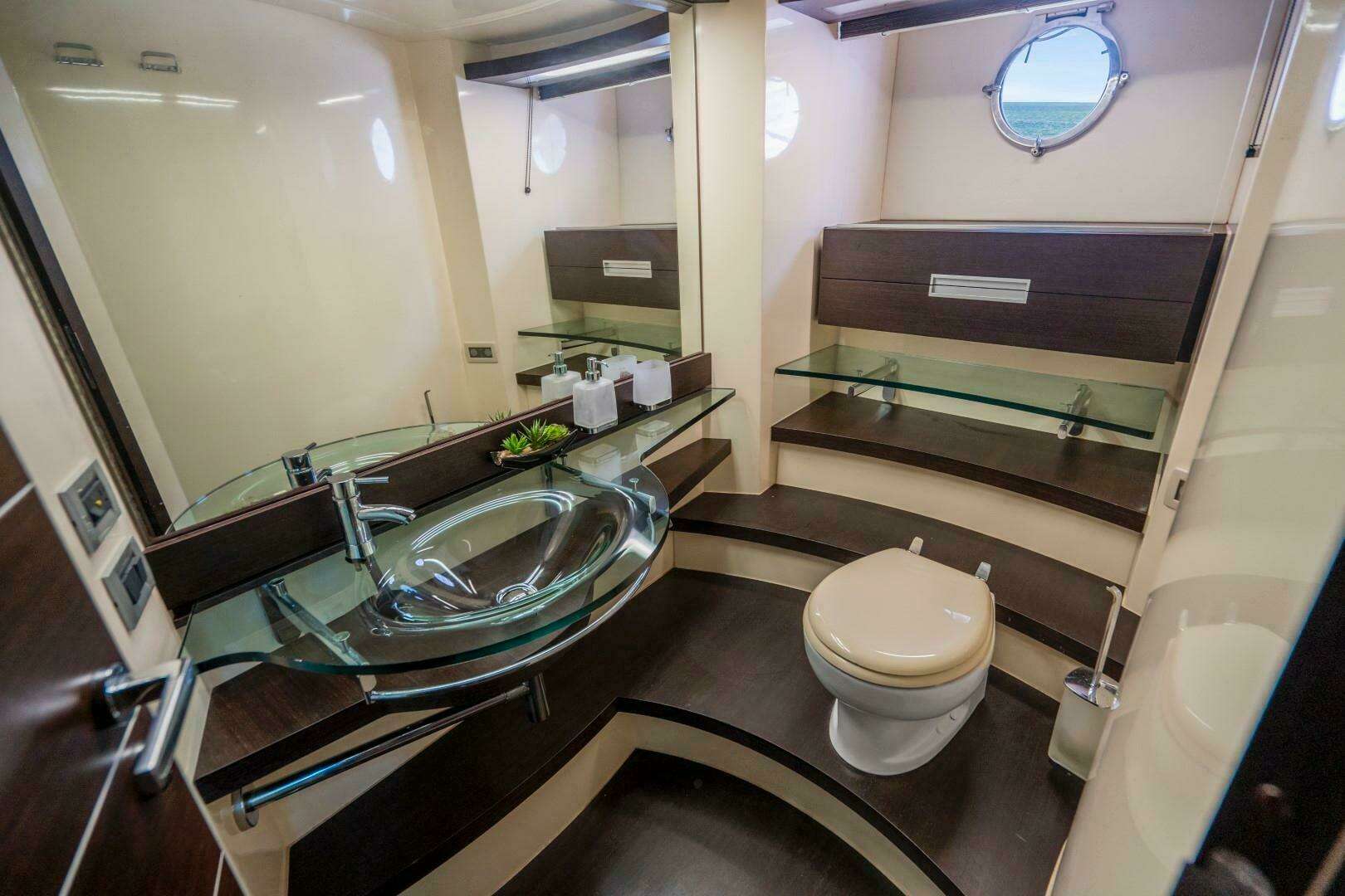 2007 Azimut 68S - Image 42