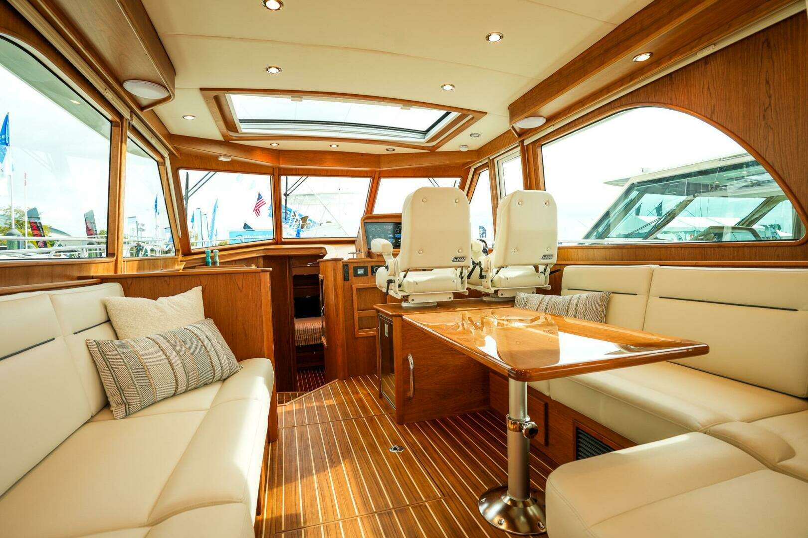 2027 Sabre 45 Salon Express - Image 18