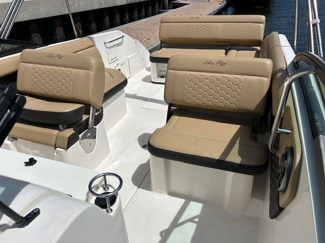 2021 Sea Ray SDX 250 Outboard - 17