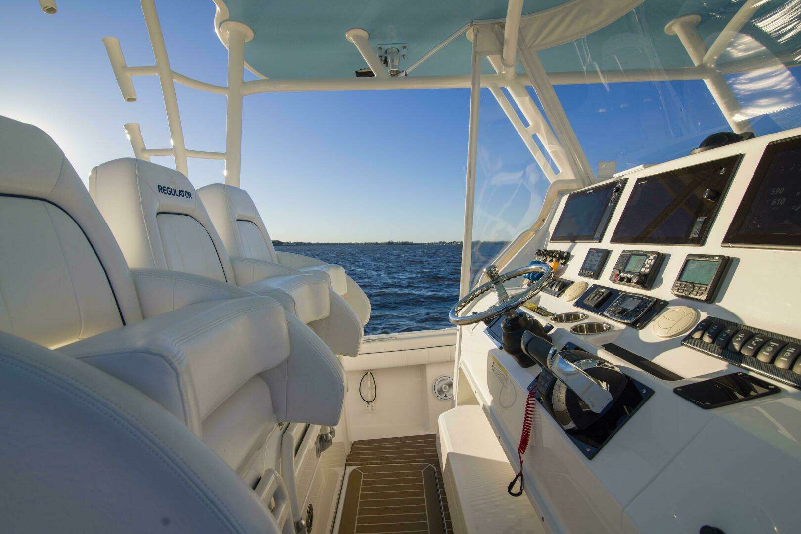2016 Regulator 41 Center Console - Image 3