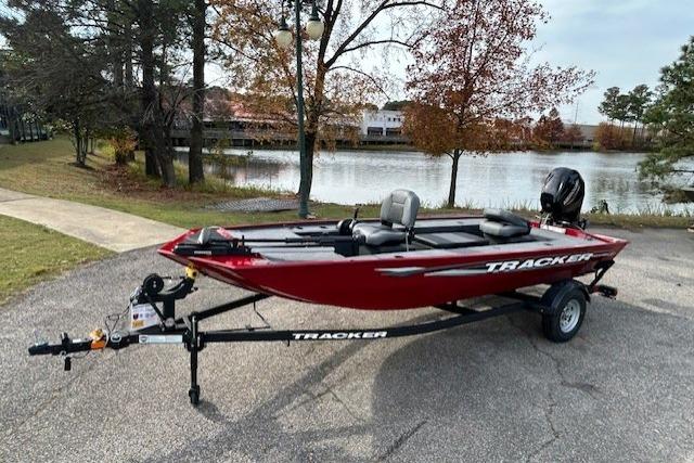 2025 Tracker Panfish 17