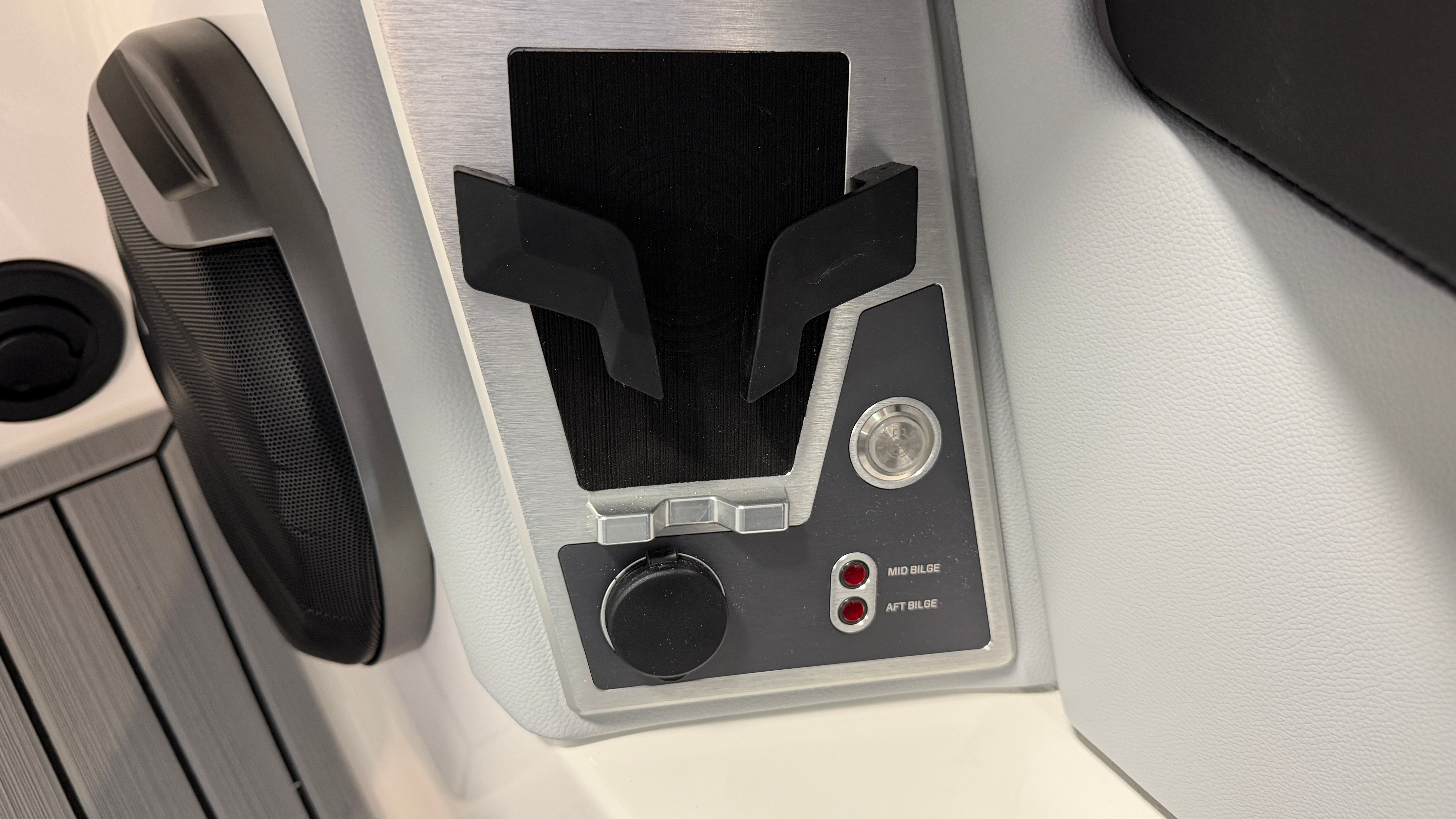 2026 MasterCraft XT22 - 87