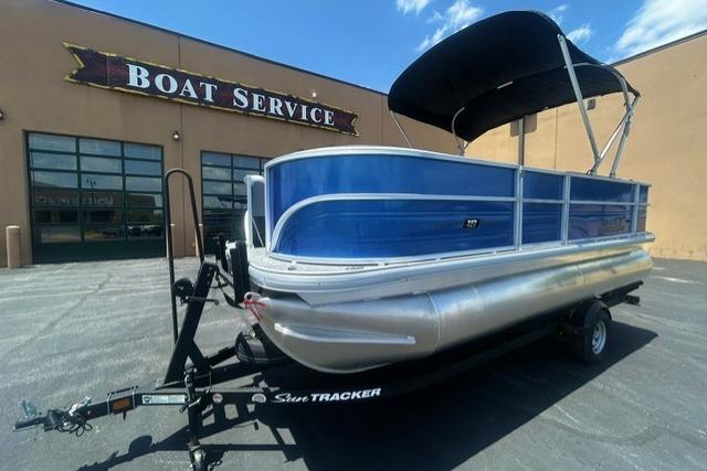 2026 Sun Tracker Party Barge 18 DLX