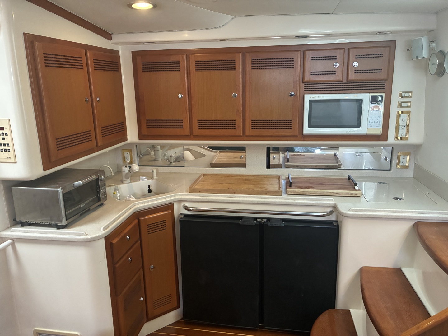 2000 Cabo 45 Express - Image 17
