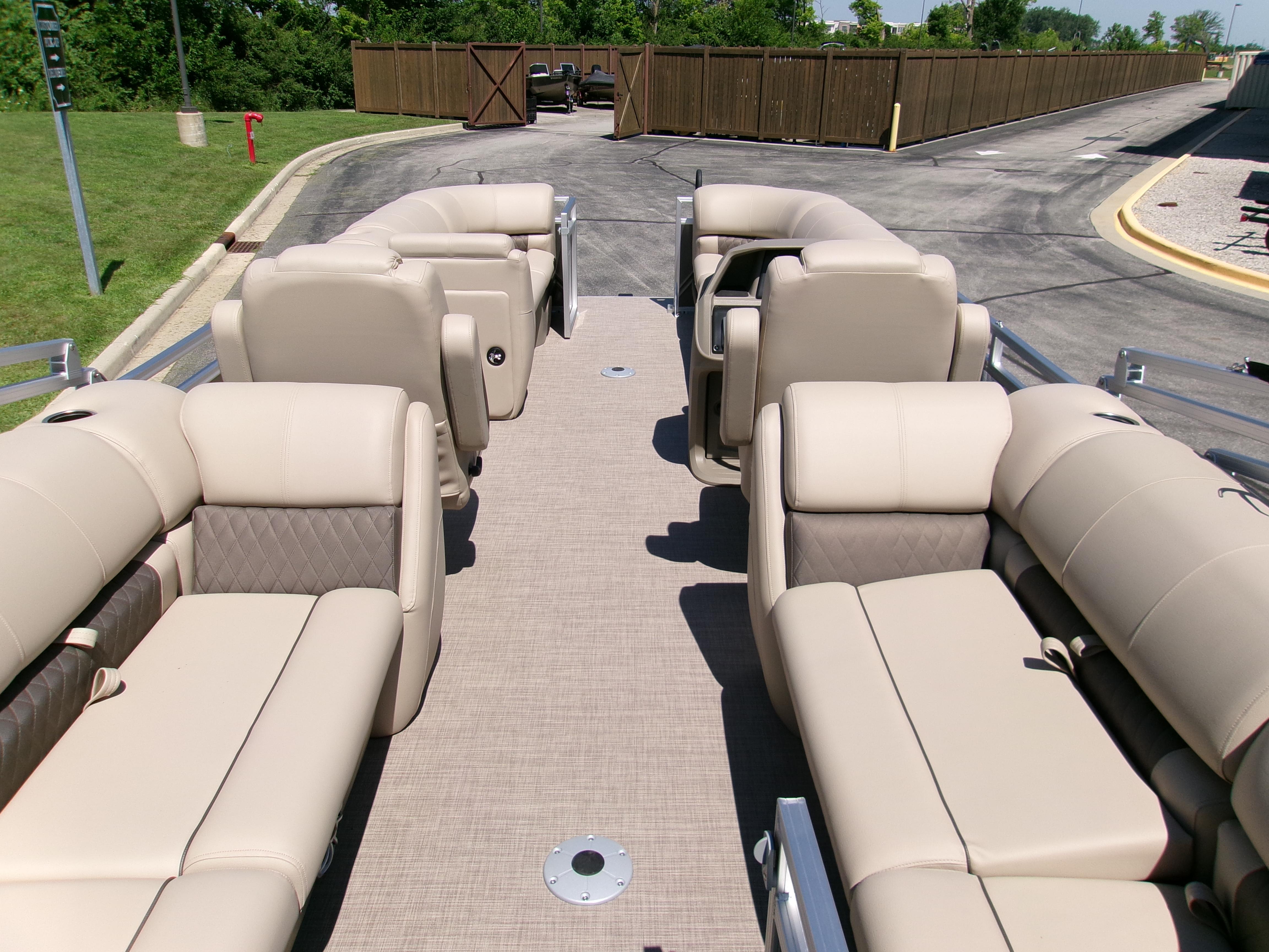 2025 Sun Tracker Party Barge 22 DLX with spacious seating and modern design.