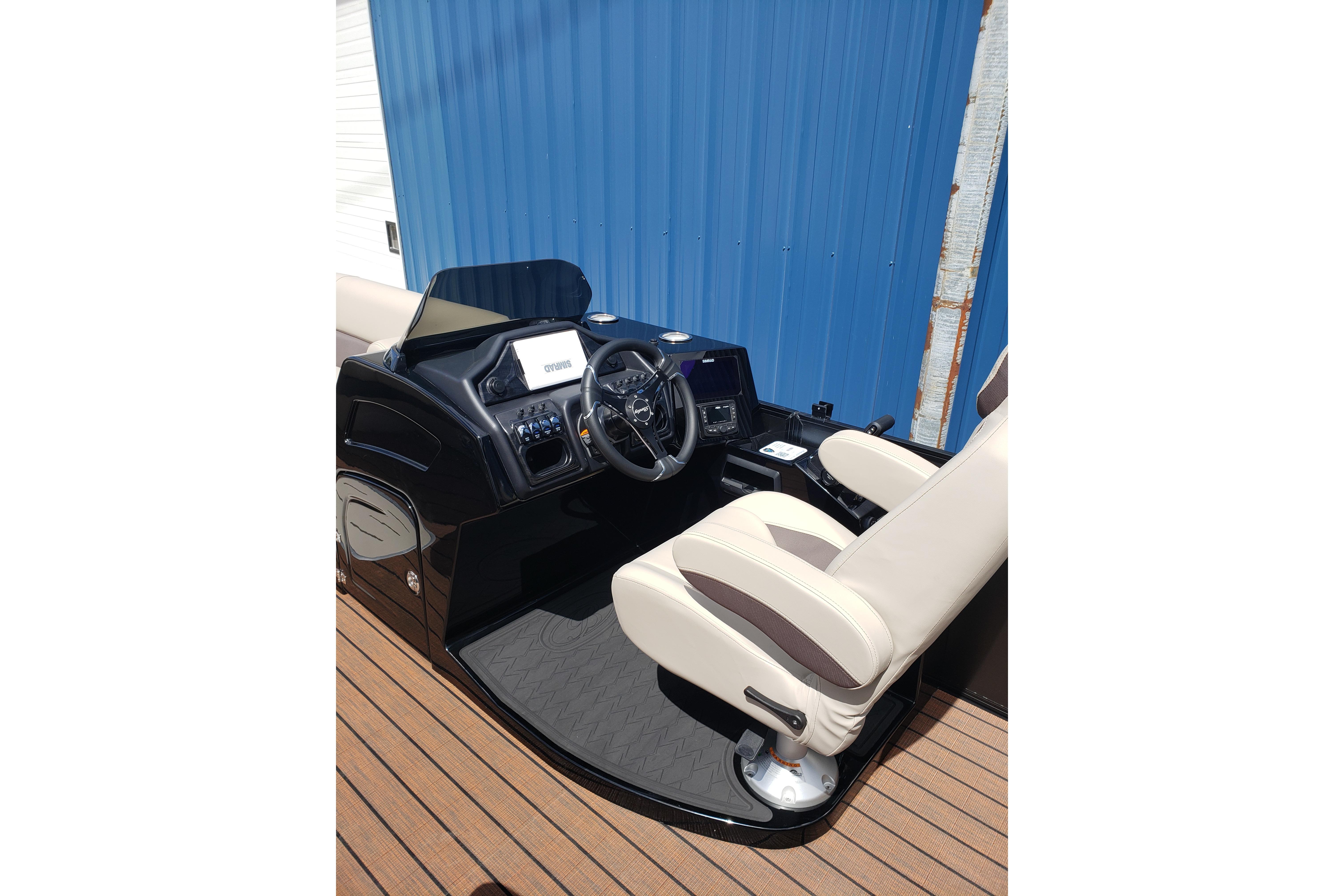 2026 Bentley Pontoons Elite 253 QSB helm with modern controls and beige seating.