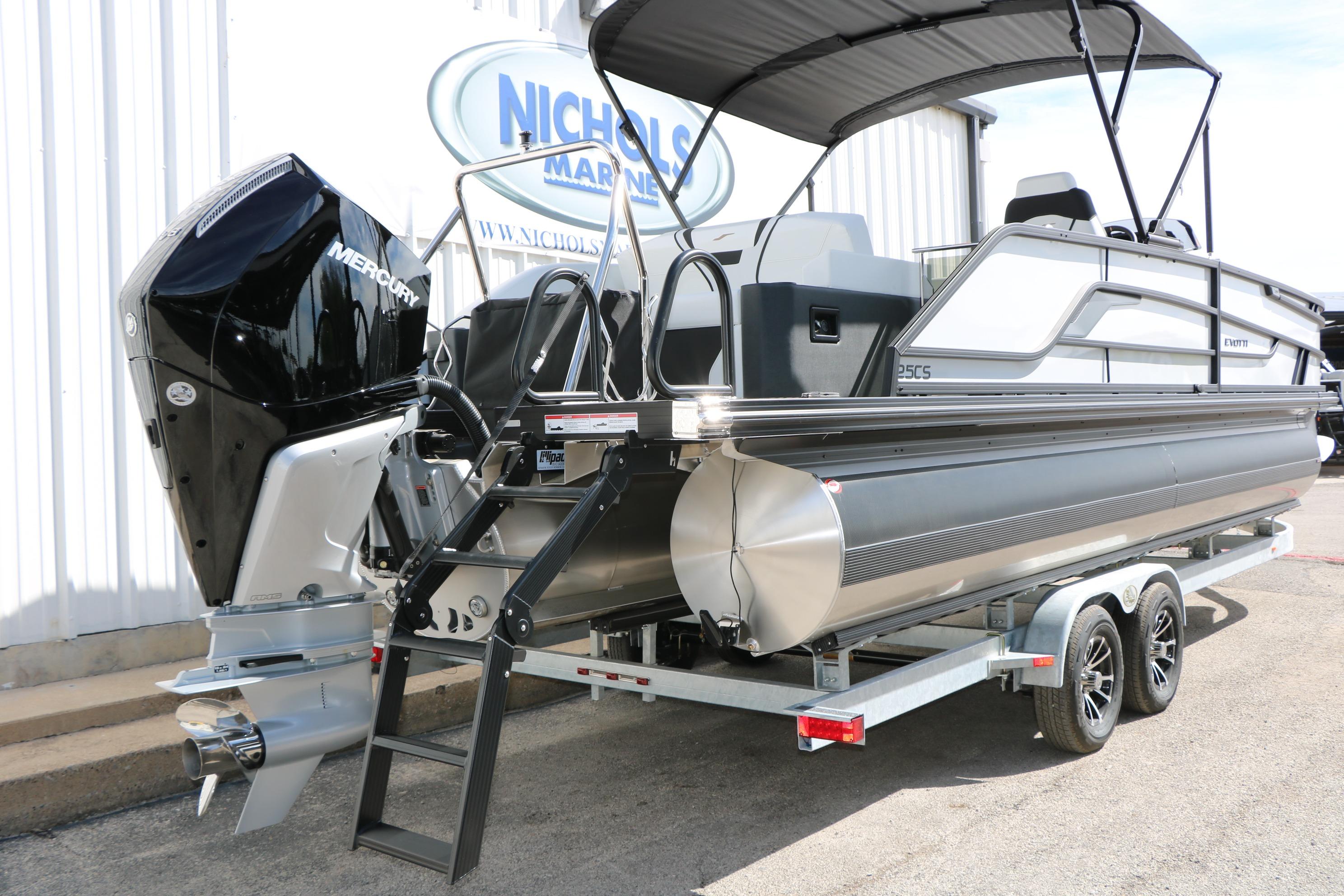 Evotti 725 CS Tri-Toon 2026 boat on trailer with Mercury outboard motor.