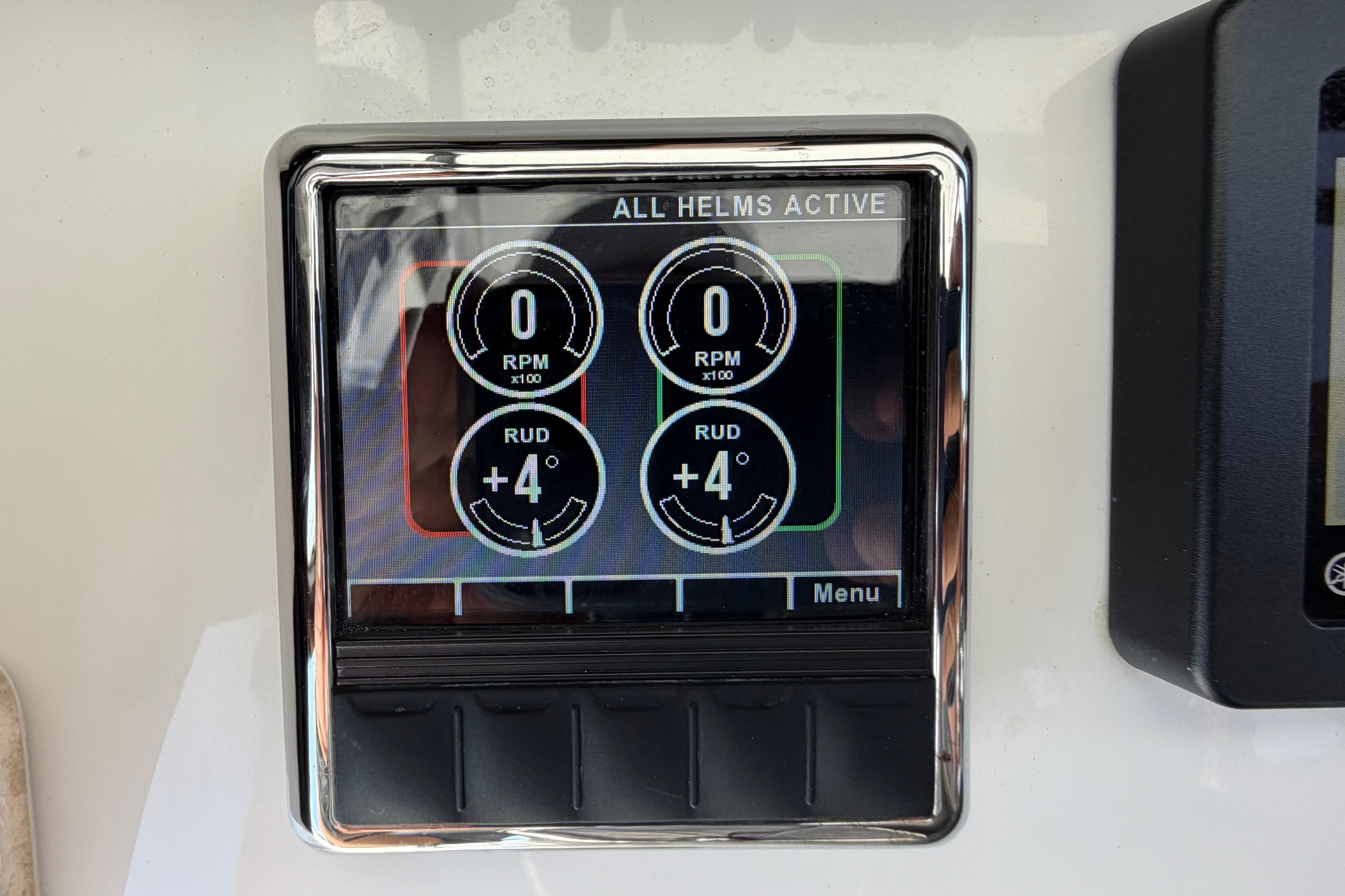 Display panel on 2019 Sea Hunt Gamefish 27 Coffin Box showing RPM and rudder angle.