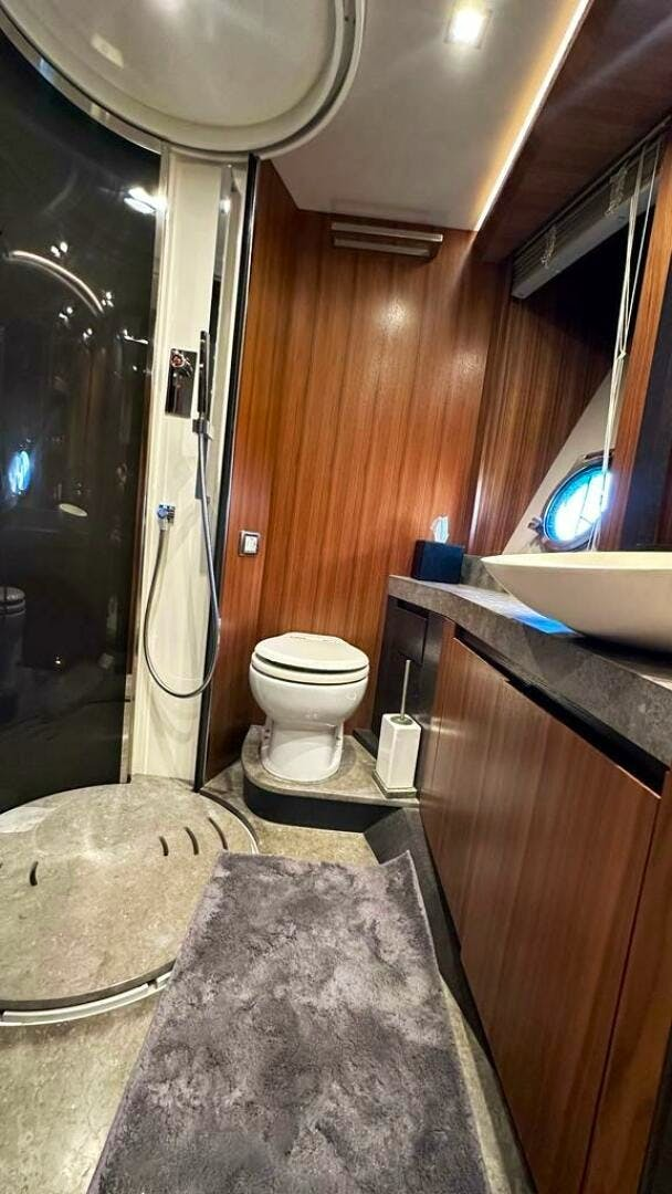 2014 Custom MCY 65 - Image 22