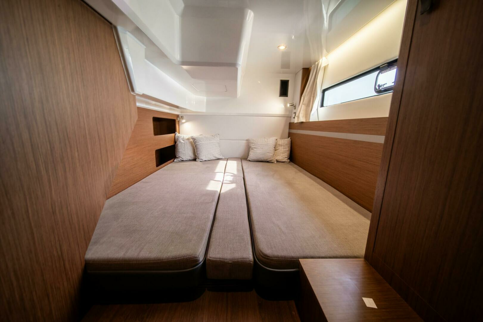 2025 Beneteau Antares 12 - Image 15