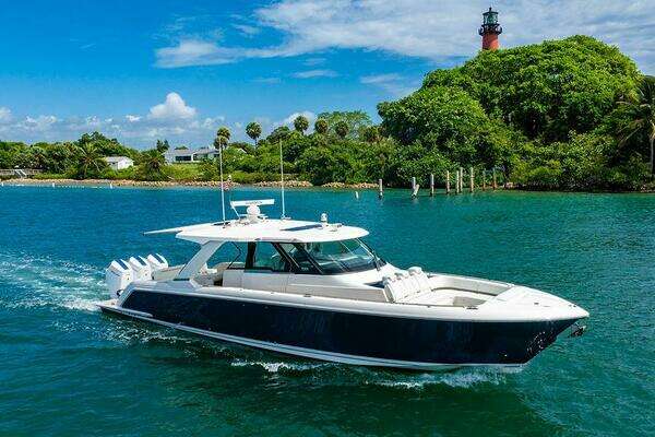 2025 Tiara Yachts 48 LS
