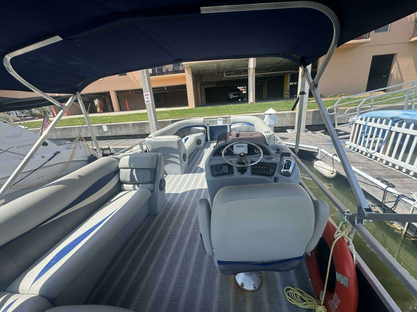 2021 Leisure Kraft Prestige 2635 LX Tri-Toon - Image 9