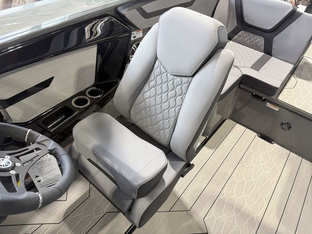 2025 Yamaha Boats 222XE - 17