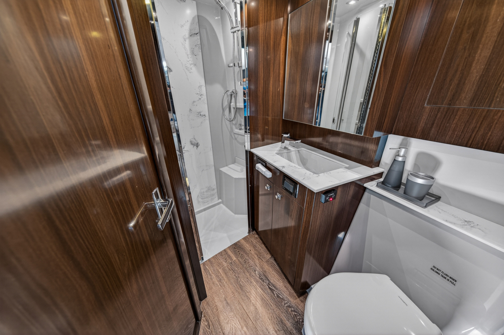 2023 Cruisers Yachts 50 CANTIUS - Image 70