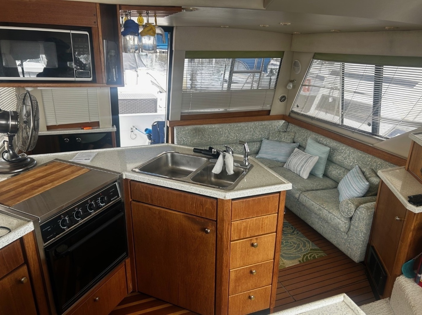 1998 Bayliner 3988 Motoryacht - Image 4