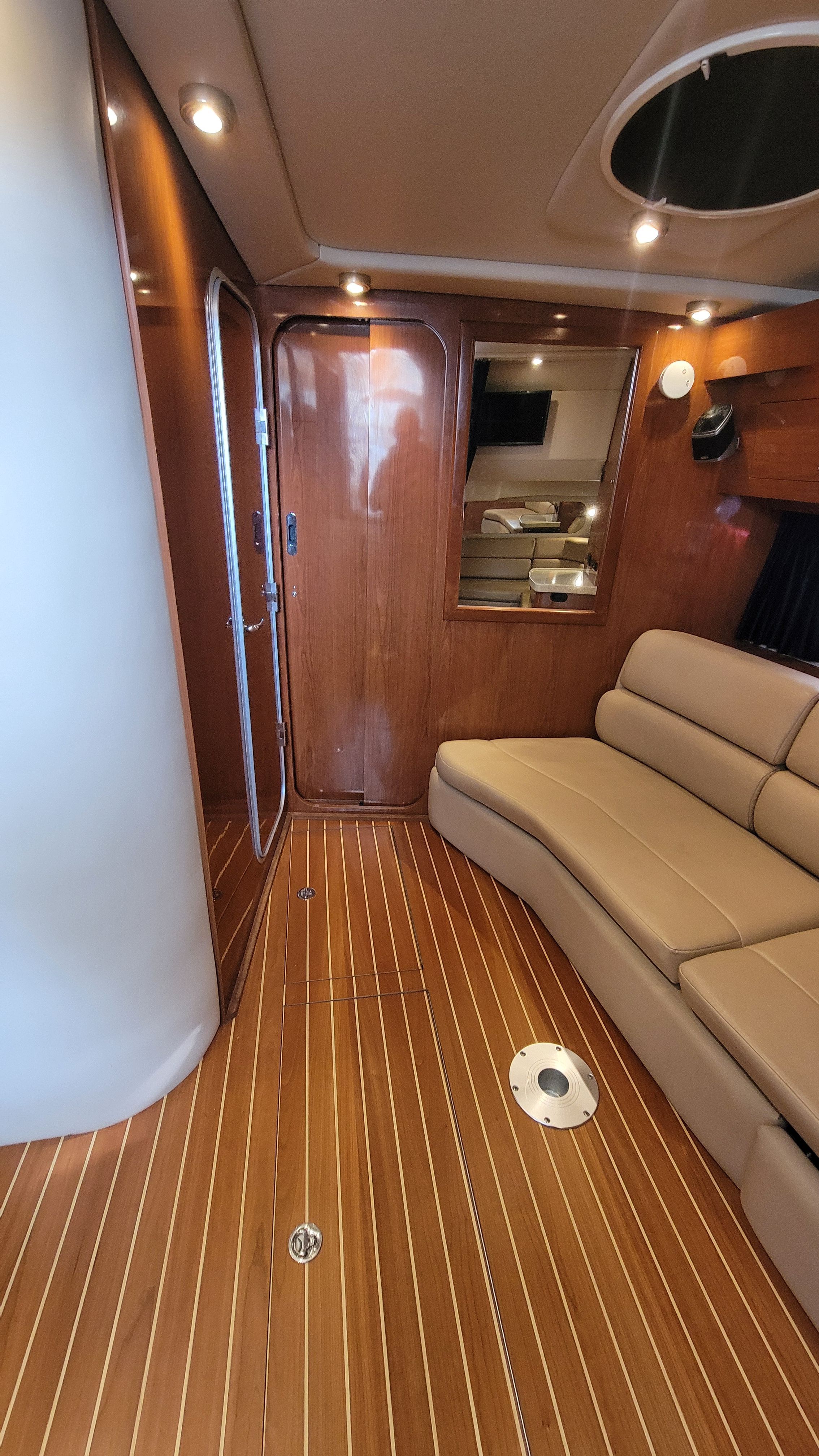 2008 Regal Commodore 3760 IO - 26