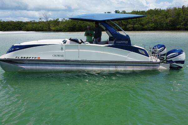 2021 Harris Crowne SL 270 Twin Engine