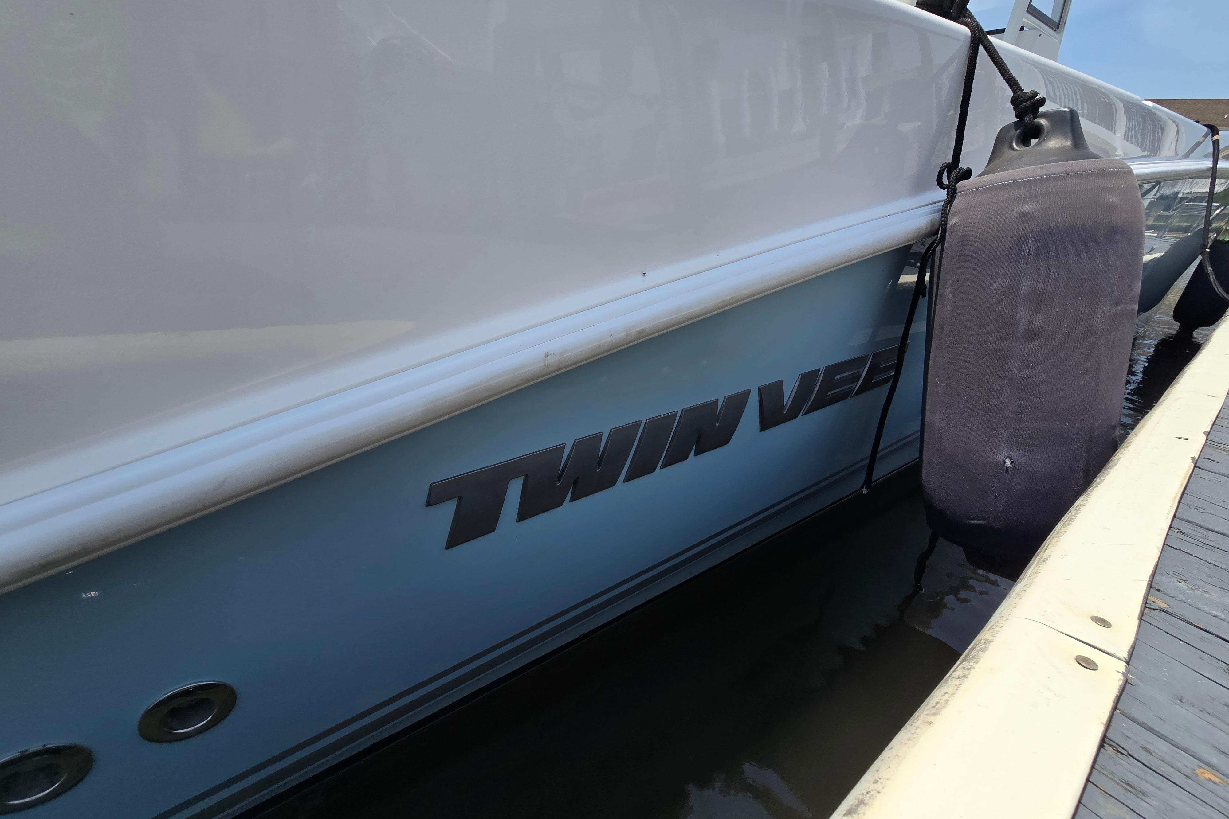 2021 Twin Vee 280 GFX CC boat docked, side view with fender.