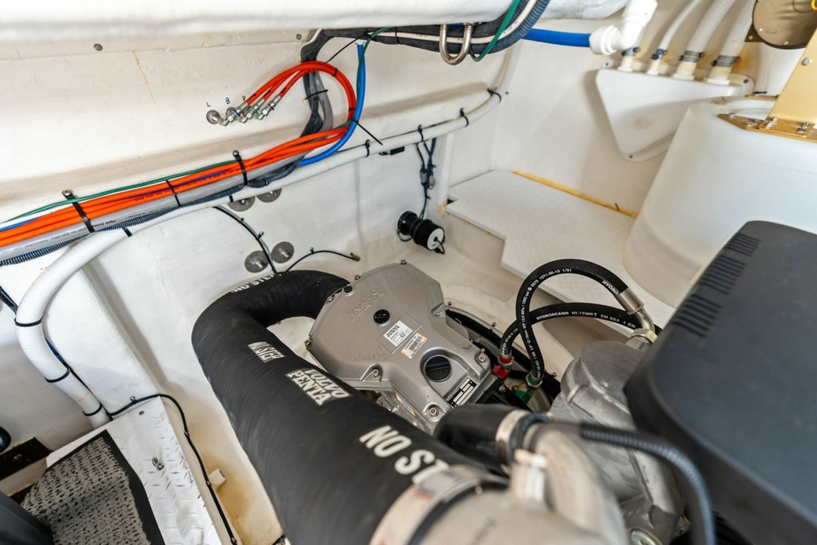 2022 Cruisers Yachts 46 CANTIUS - Image 52