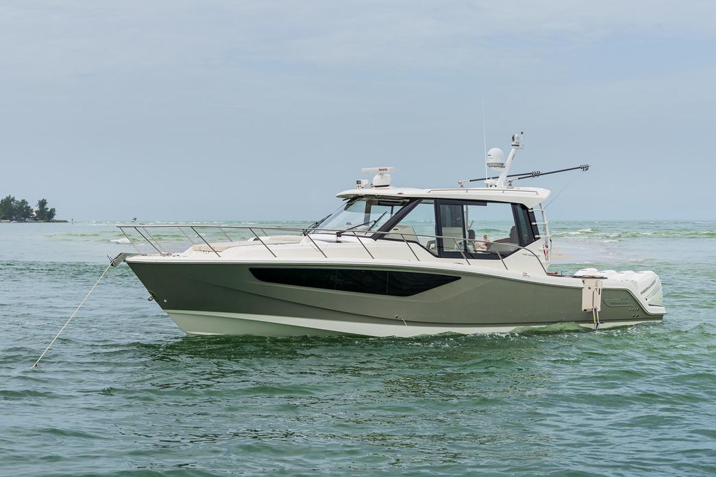 2027 Boston Whaler 405 Conquest