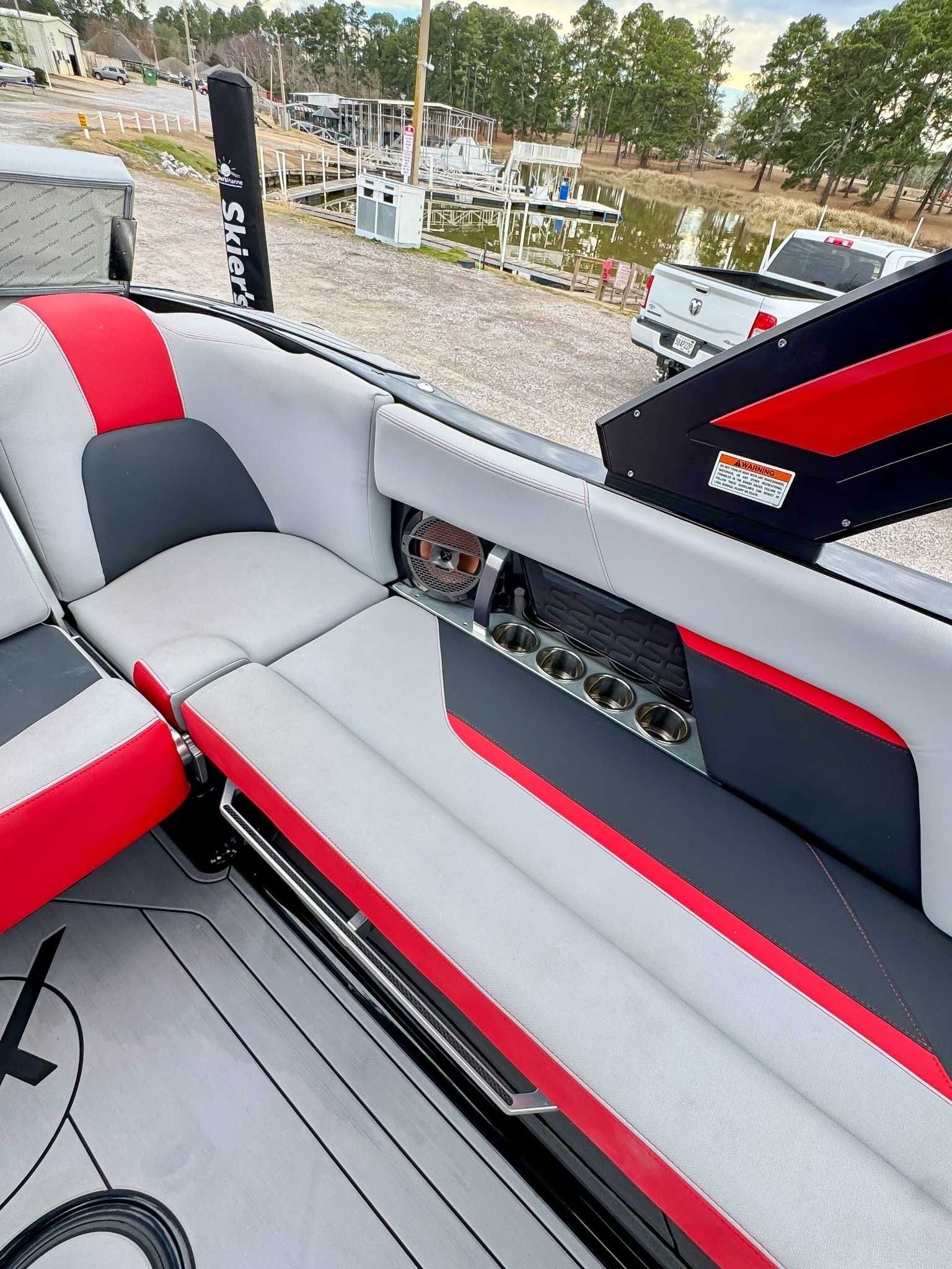 2022 MasterCraft X22 - 24