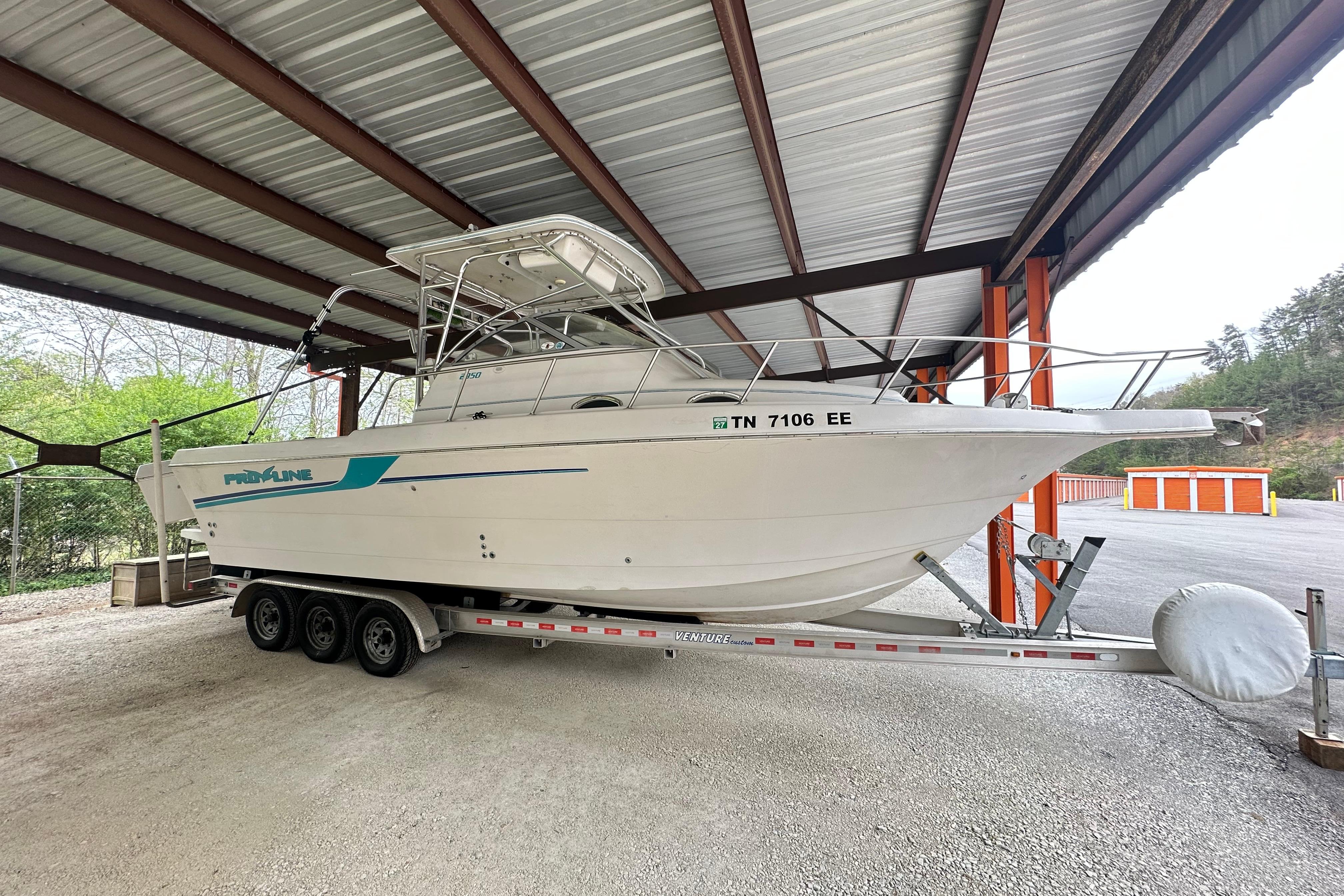 1998 Pro-Line 2950 Mid Cabin
