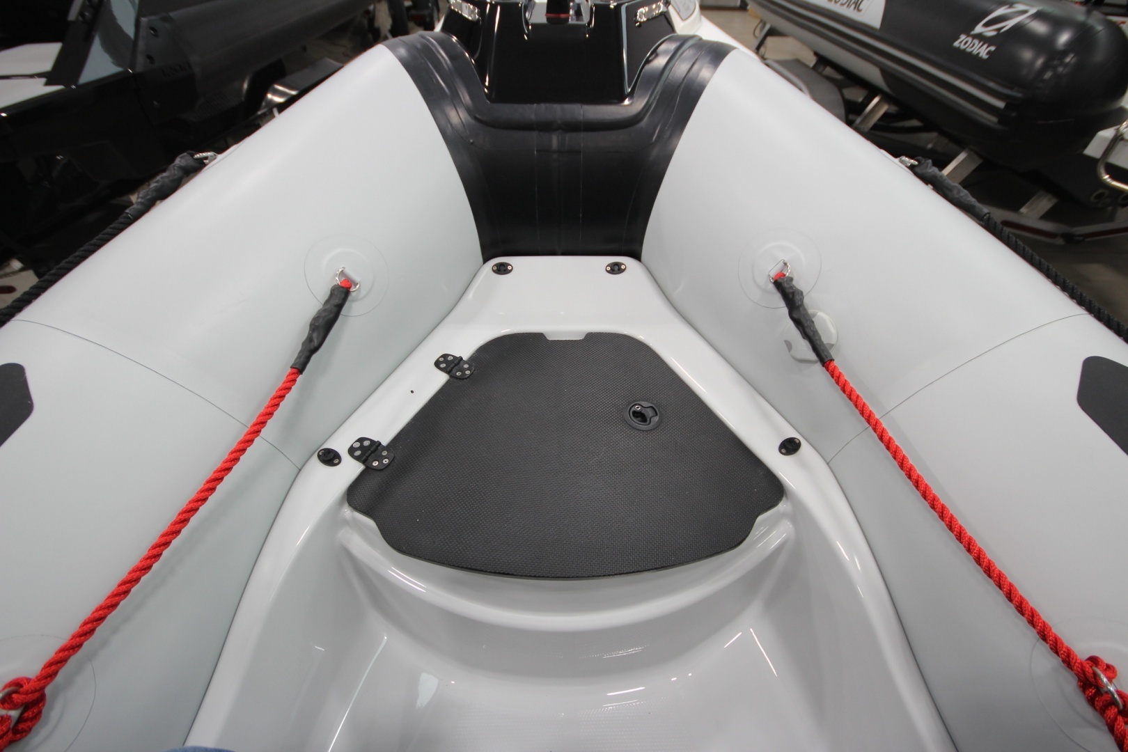2026 Zodiac Open 4.2 NEO F50 - Image 17