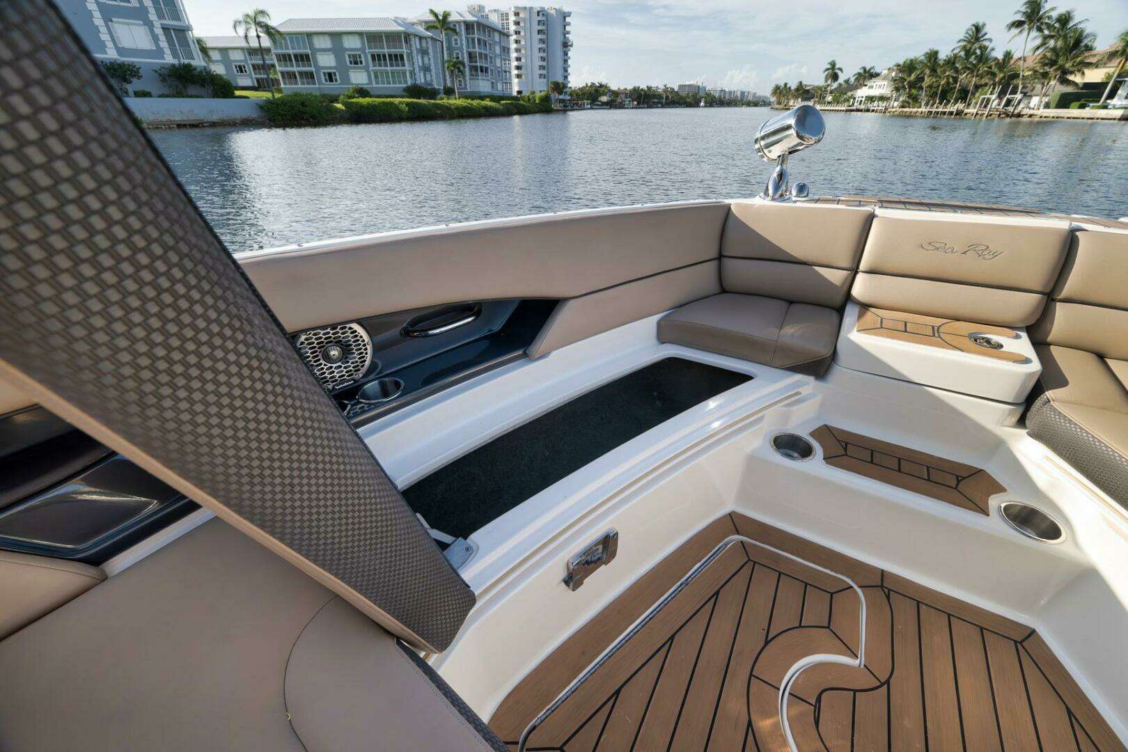 2016 Sea Ray 350 SLX - Image 8