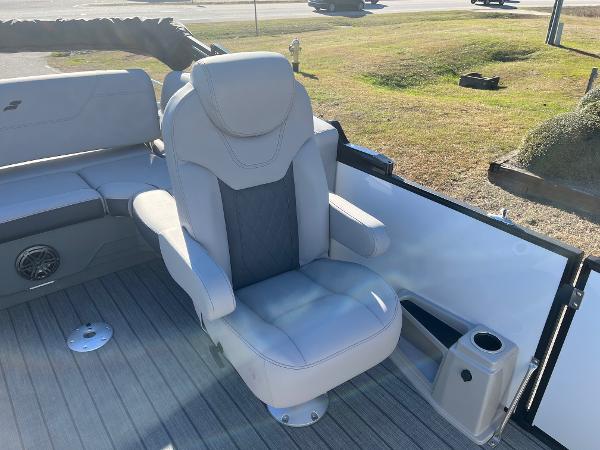 2024 Starcraft SLS3 boat with luxurious captain's chair and spacious deck.