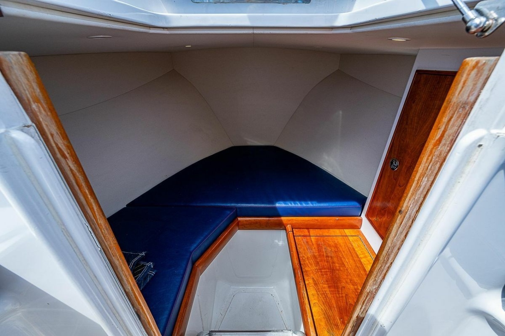 2010 Winter Custom Yachts Center Console - Image 10