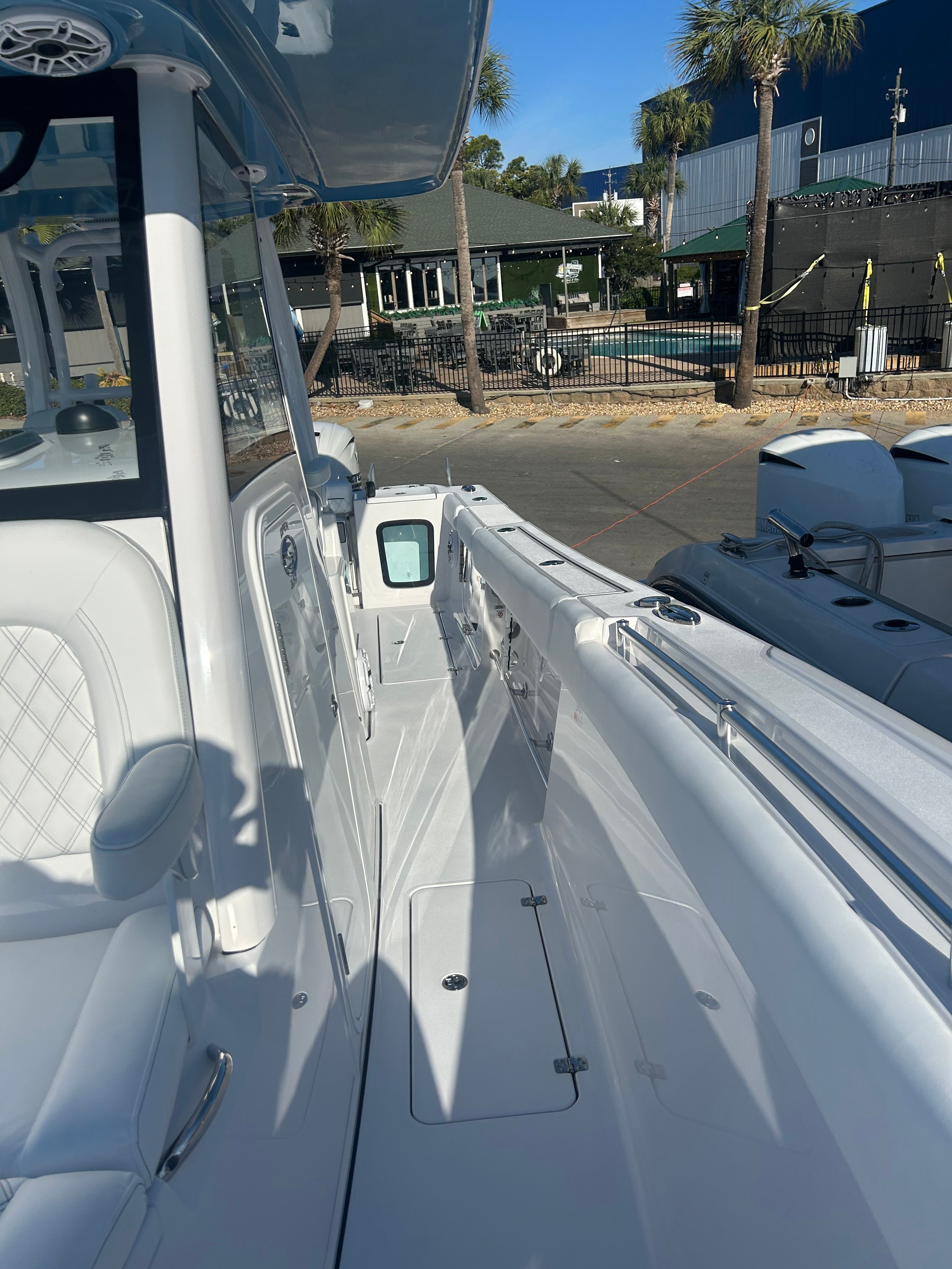 2025 Sportsman Open 322 Center Console - 18
