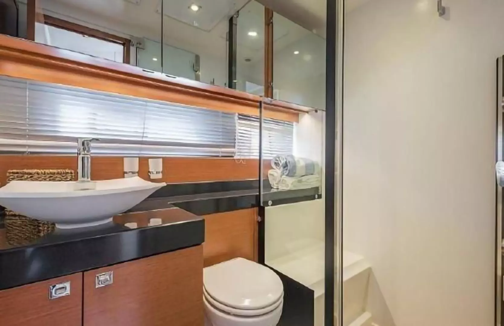 2015 Prestige 550 - Image 23