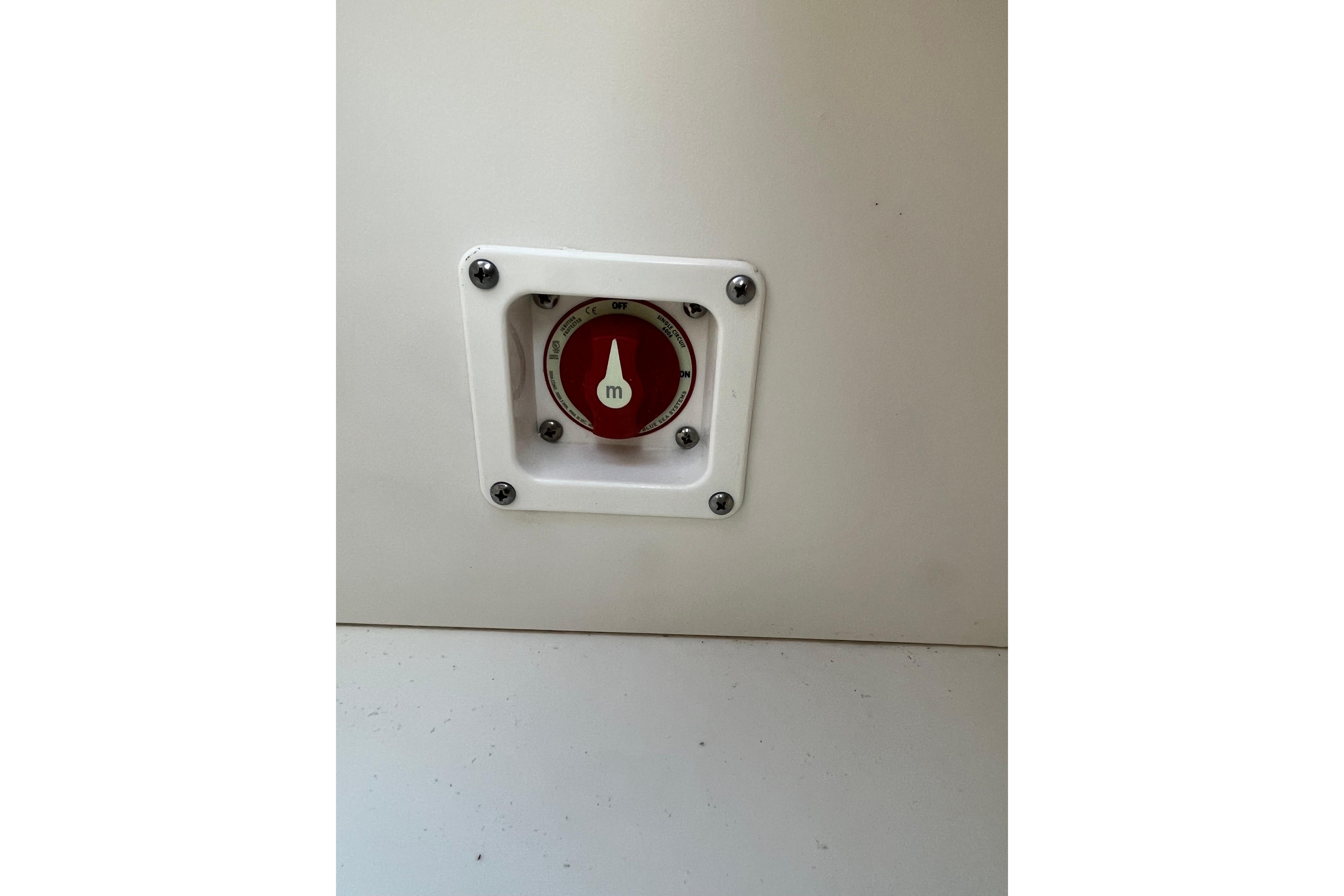 Battery switch on 2026 Chaparral 21 SSi boat, mounted on white panel.