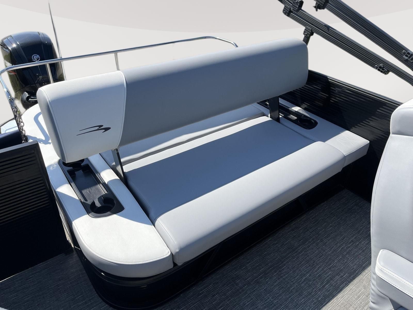 The 2025 Bennington S20 features a sleek, cushioned bench seat with cup holders.