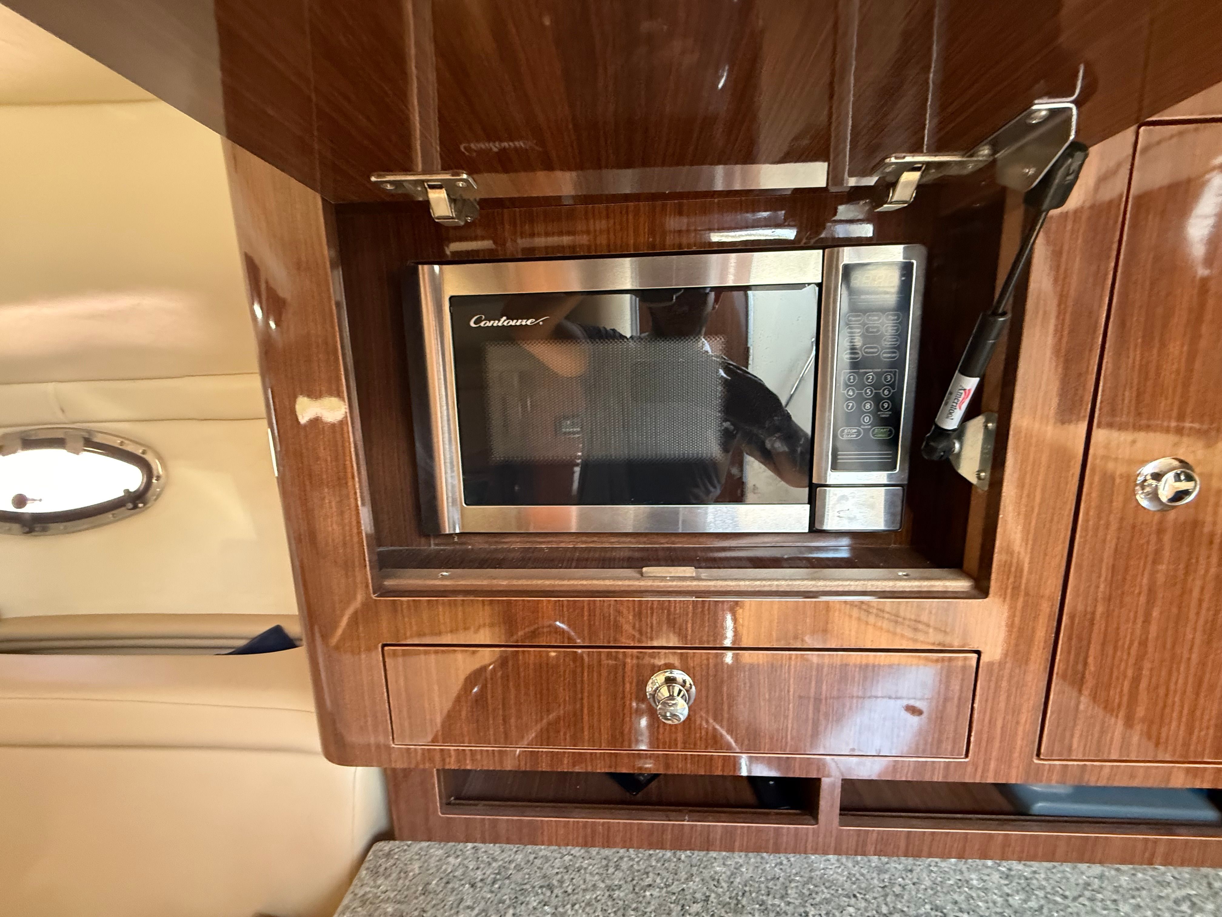 2015 REGAL 30 EXPRESS - Image 31