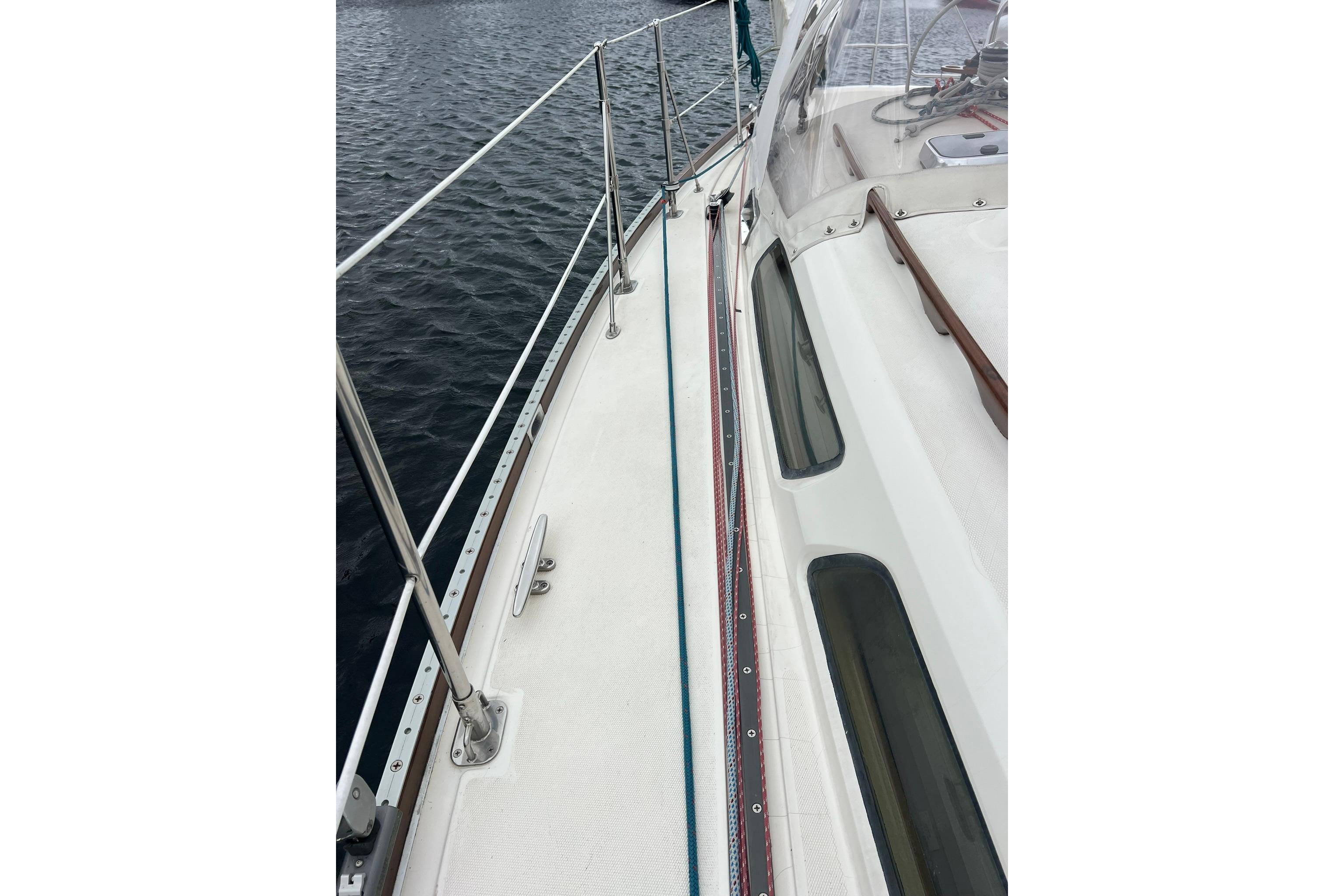 Deck view of a 1998 Sabre 362 sailboat on the water.
