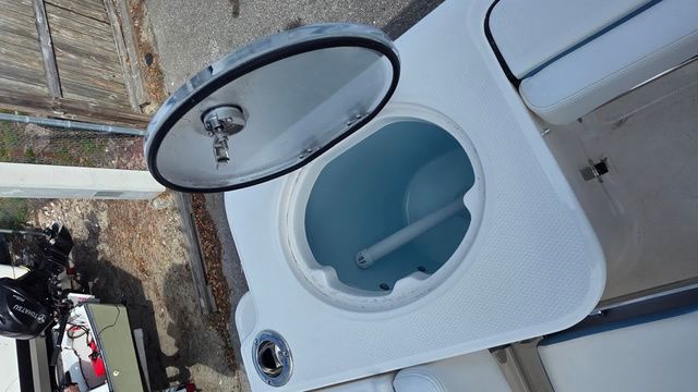 2026 Robalo R230 Center Console - 10