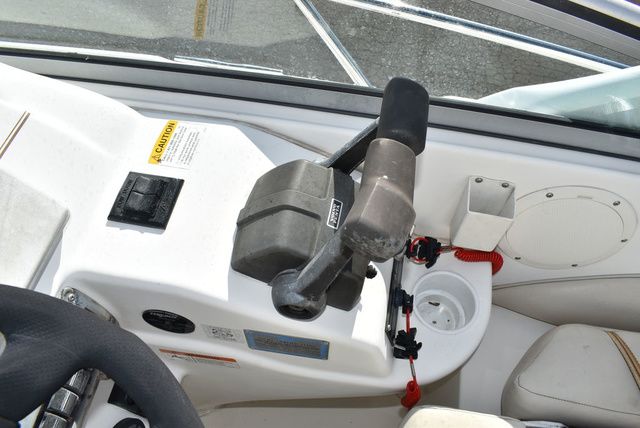 2005 Larson Cabrio 310 - 33