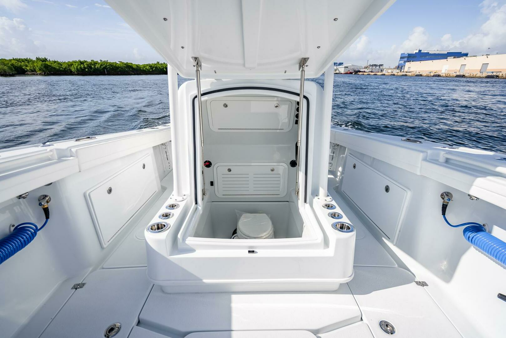 2025 Yellowfin 34 Offshore - Image 34
