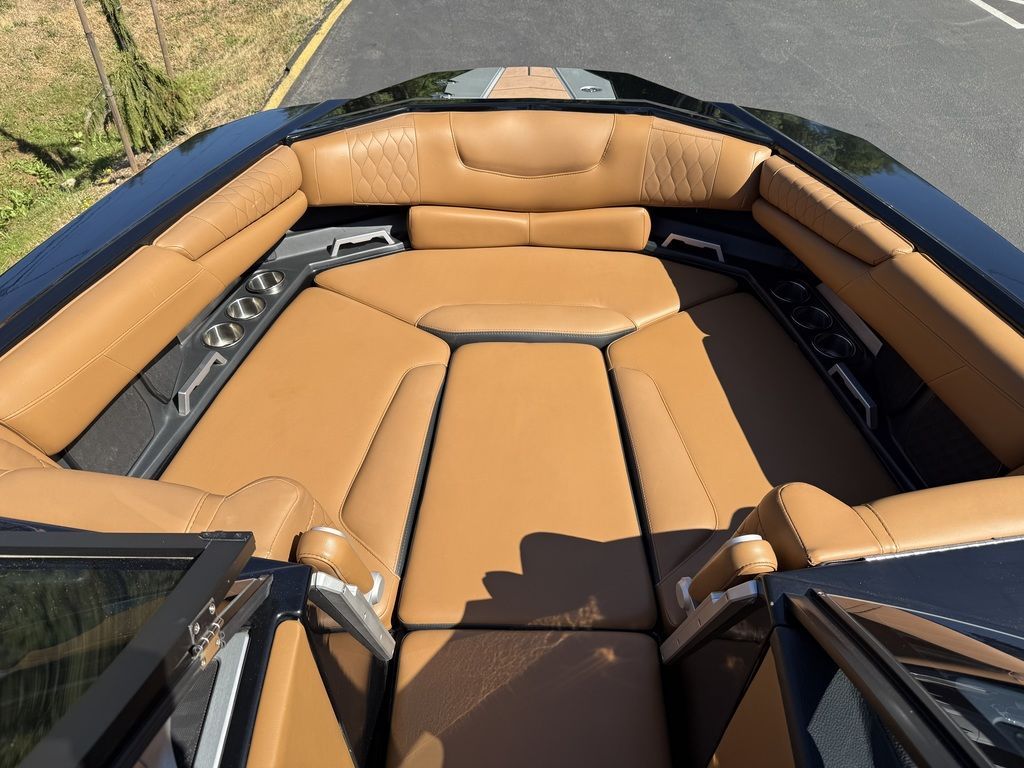 2020 Malibu M240 - 10