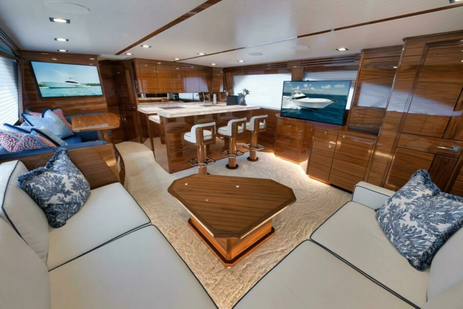 2024 Viking 68 Convertible - Image 8