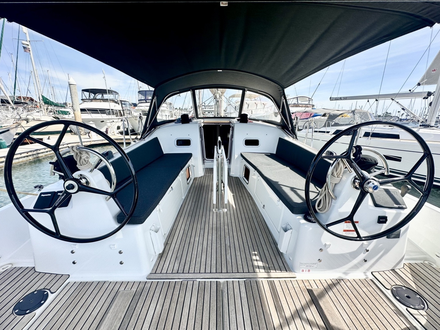 2023 Jeanneau 380 PERFORMANCE - Image 17