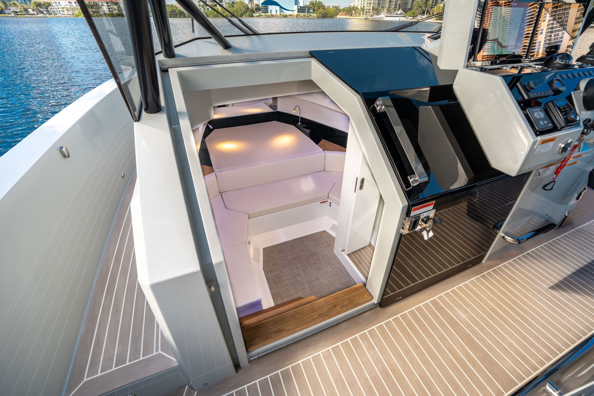 2025 De Antonio Yachts D36 OPEN - 31